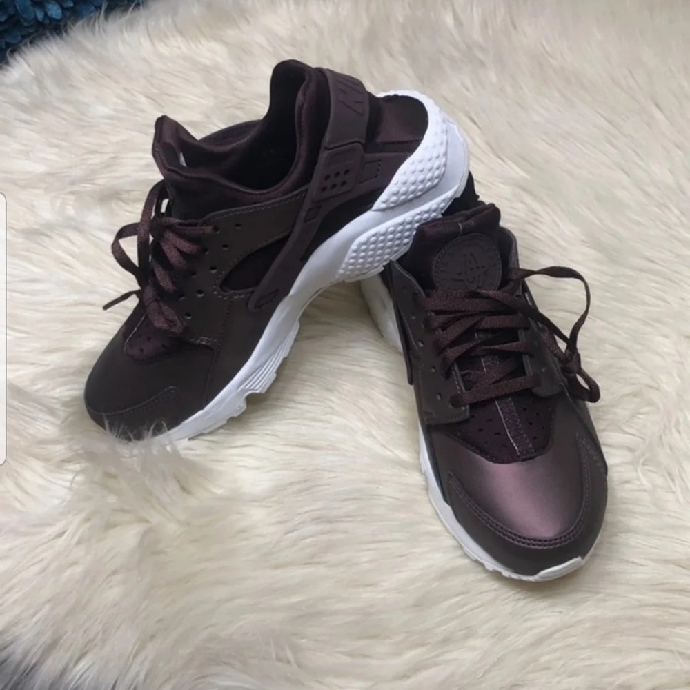 WOMEN NIKE AIR HUARACHE 7.5 BNEW - Picture 3 of 7
